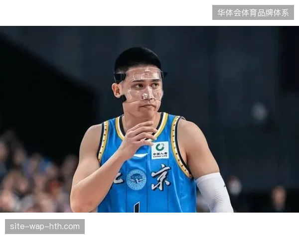 北京北汽后卫陈盈骏以稳定的组织表现入选一阵，成为球队后场指挥官