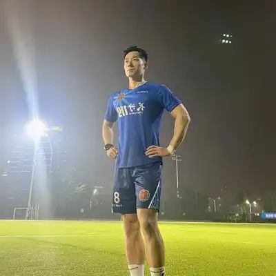 梁军
